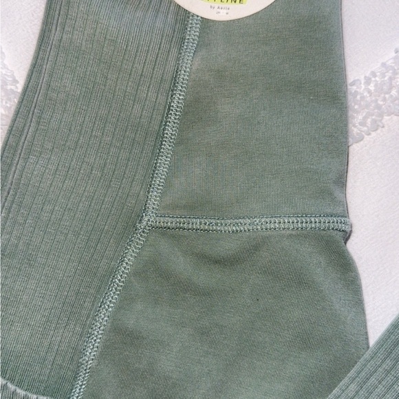 OFFLINE OG High Waisted Pocket Legging - Picture 5 of 7